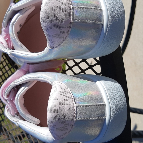 Michael Kors Jem Hope lace up sneakers, size 5, new, white iridescent color - Picture 6 of 6